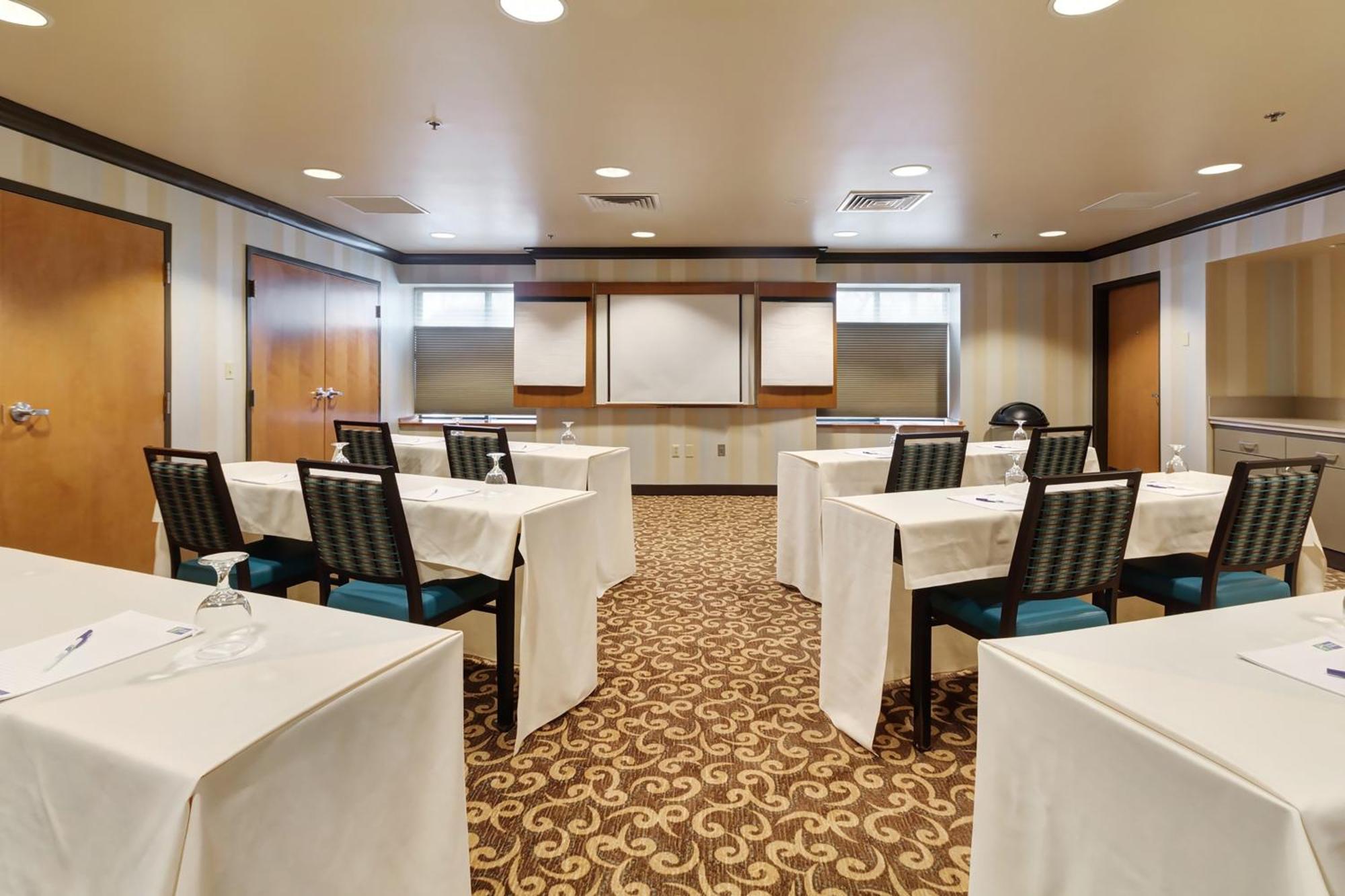 Holiday Inn Express Hotel & Suites Warwick-Providence Airport By Ihg Exterior foto